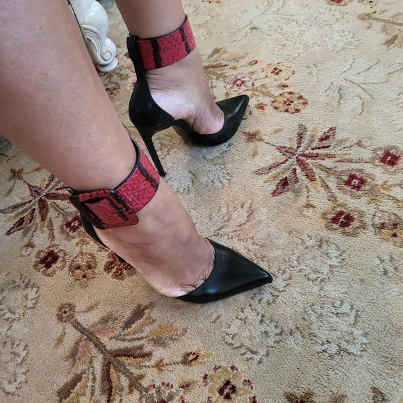 Authentic Saint Laurent Pumps - Picture 10 of 11